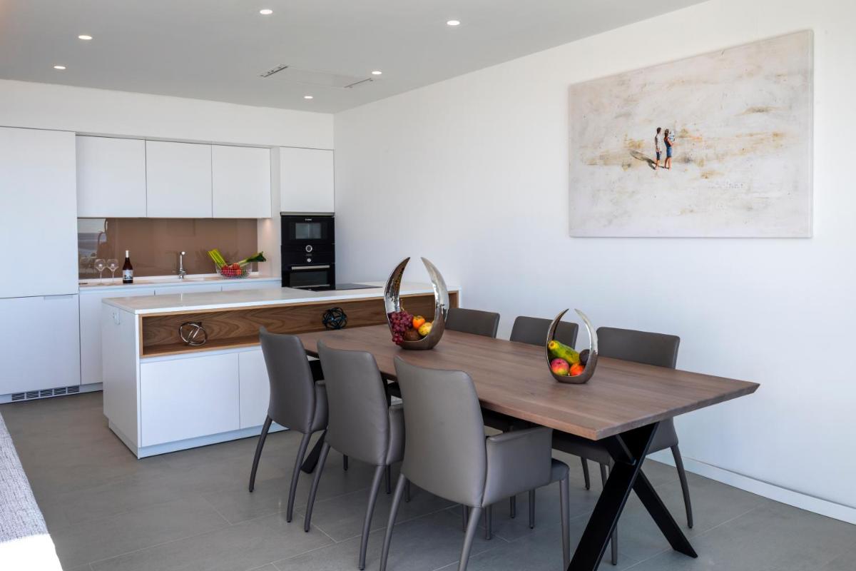 Una cocina o zona de cocina en Royal Hideaway Corales Suites