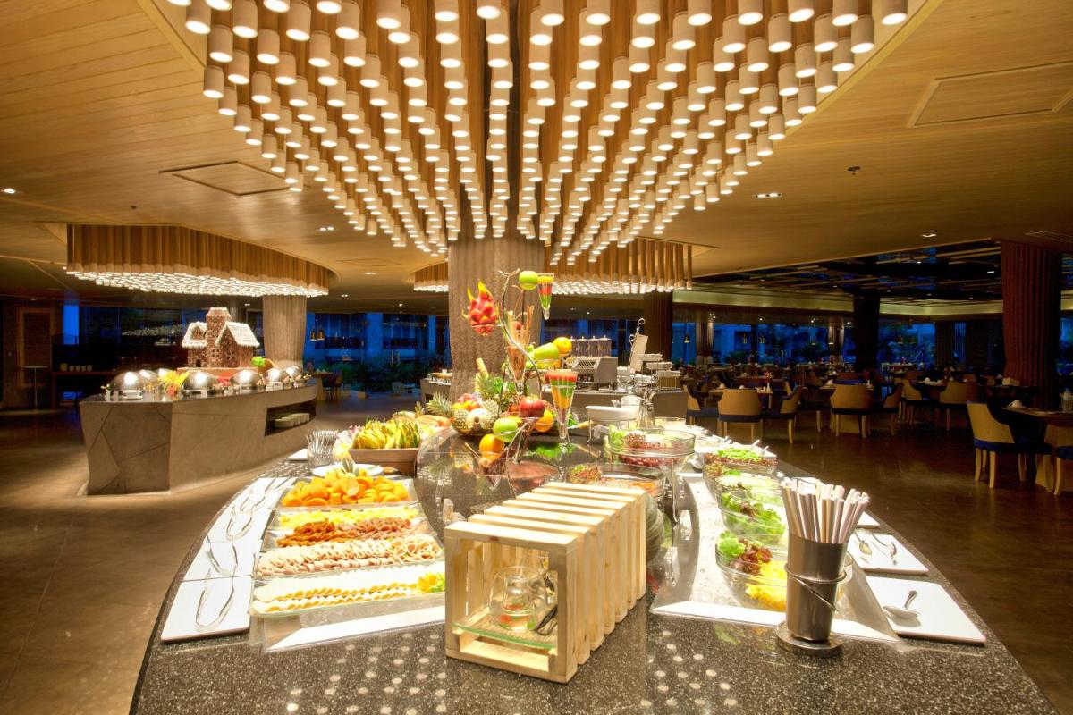 Graceland Khaolak Beachfront Resort - Housity