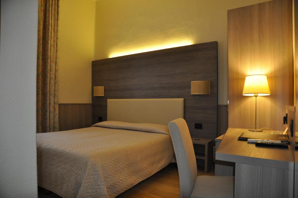 Hotel Est Piombino - Housity
