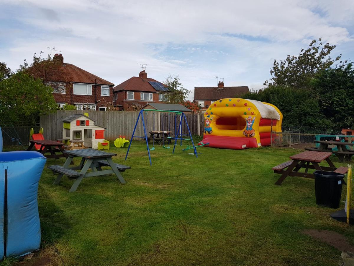 The Jackdaw B&B SELF CATERING STATIC CARAVAN FREE BREAKFAST SUPPLIED - Housity