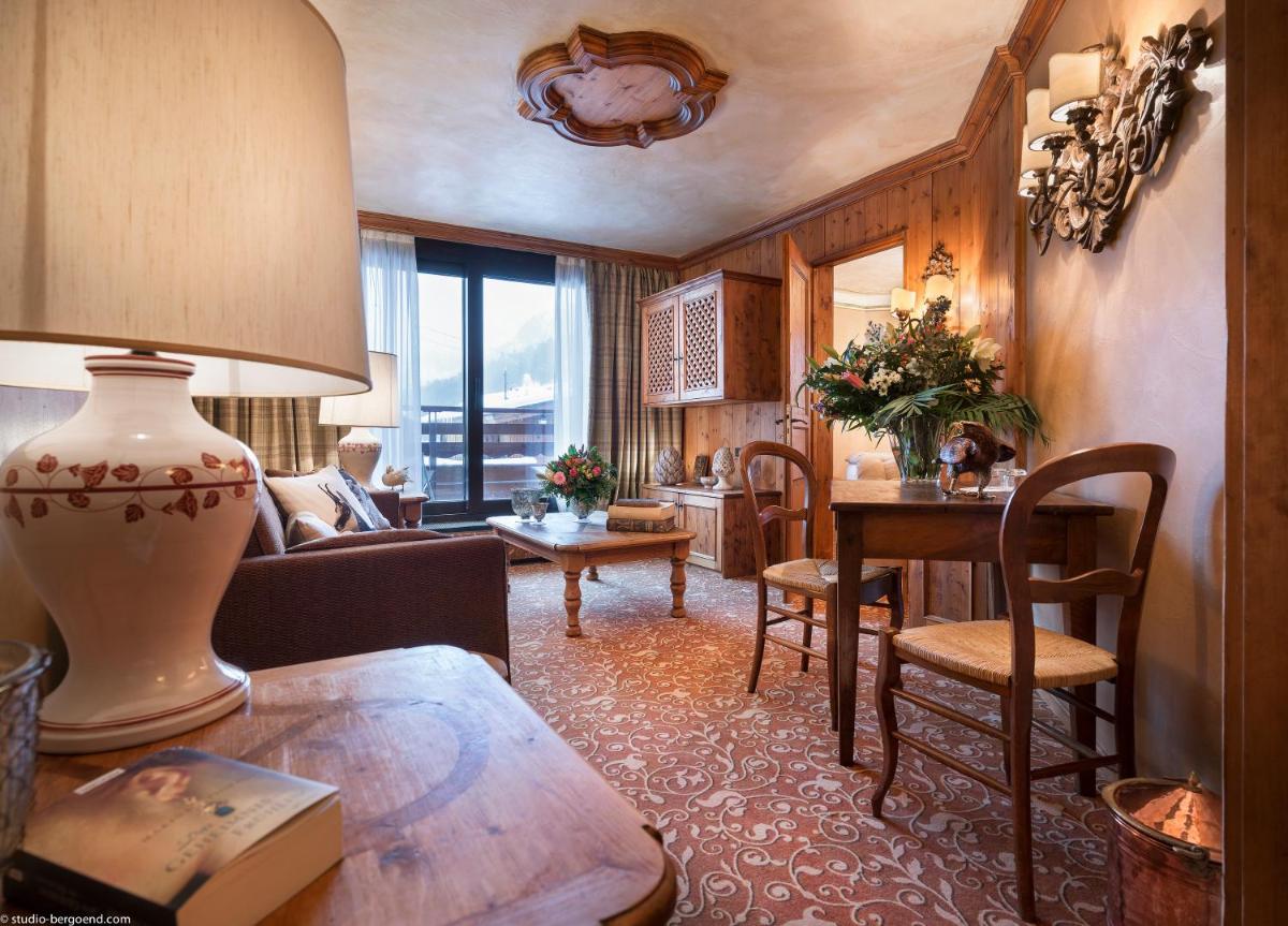 Coin salon dans l'établissement Hôtel Alpen Ruitor