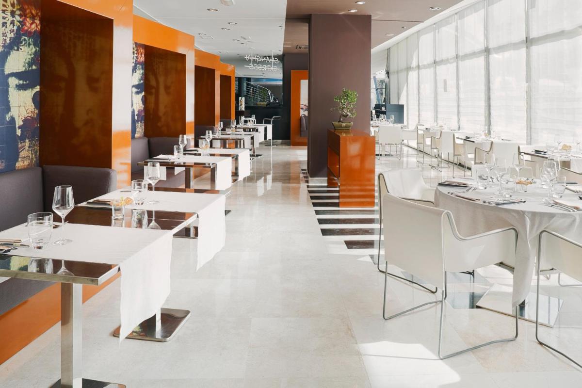 Un restaurante o sitio para comer en Senator Banus