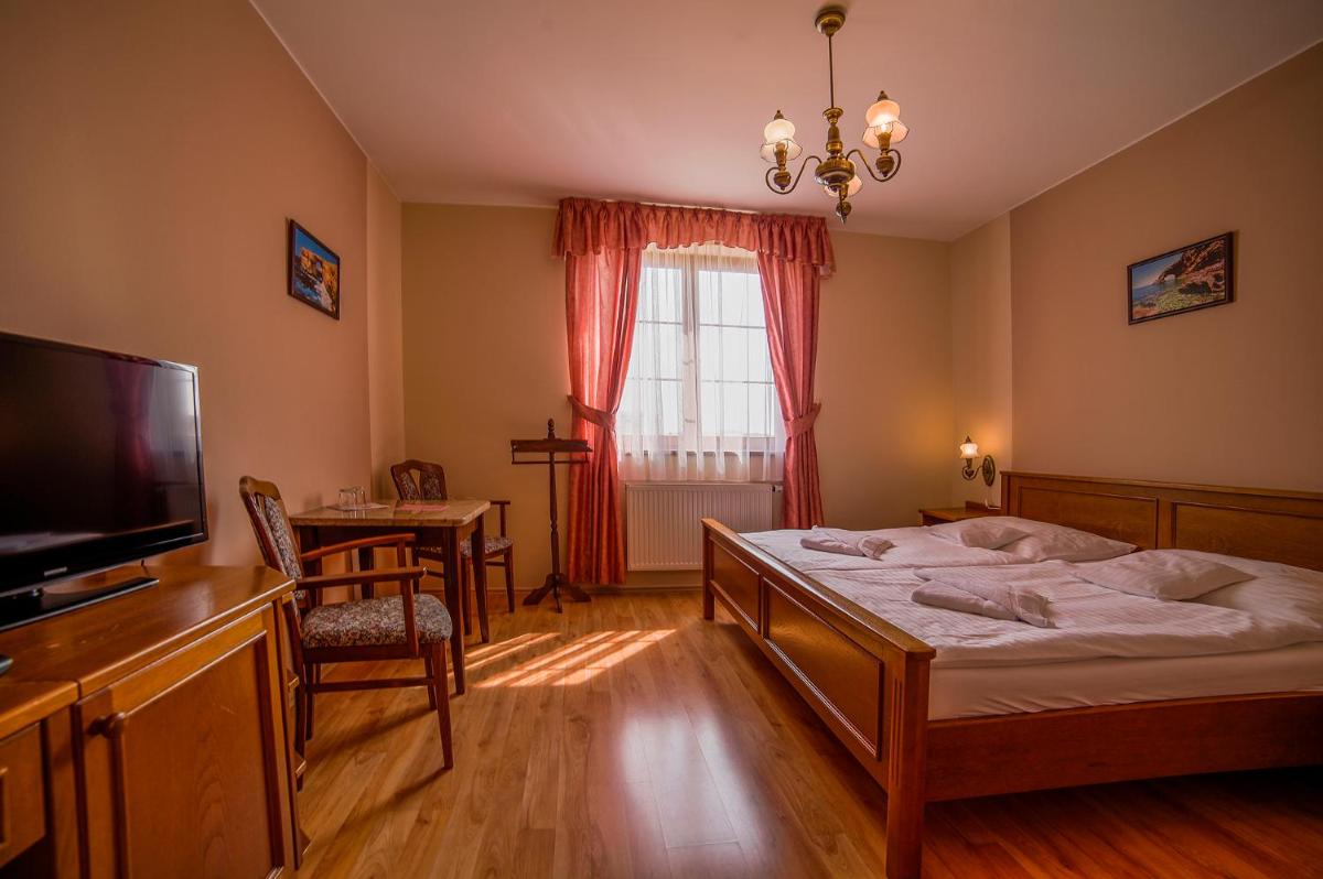 Hotel Tři Věžičky - Housity