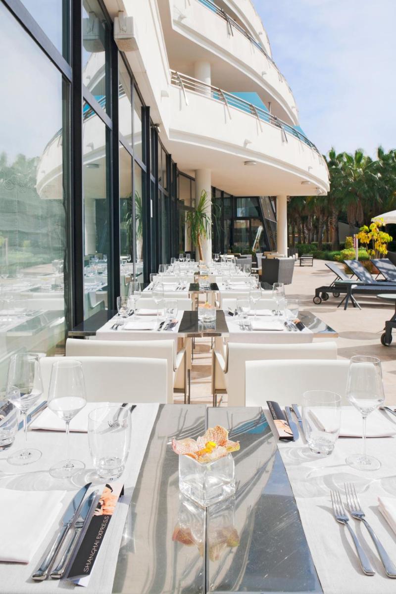 Un restaurante o sitio para comer en Senator Banus