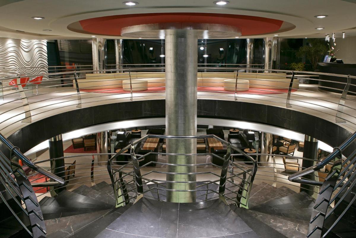 Un restaurante o sitio para comer en Senator Banus