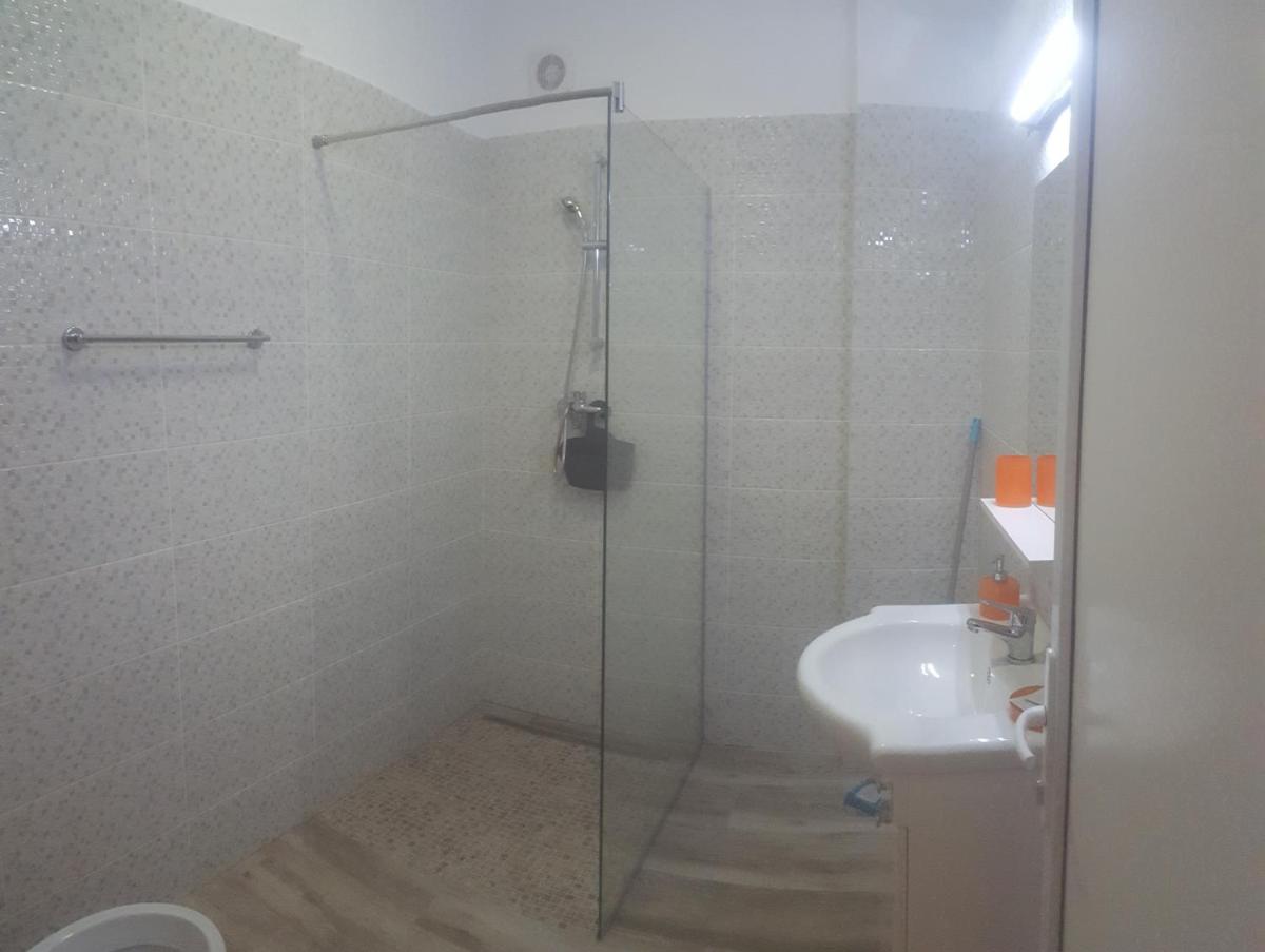 Pensiune Spital Fundeni - Housity