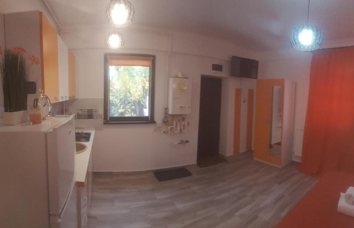Pensiune Spital Fundeni - Housity