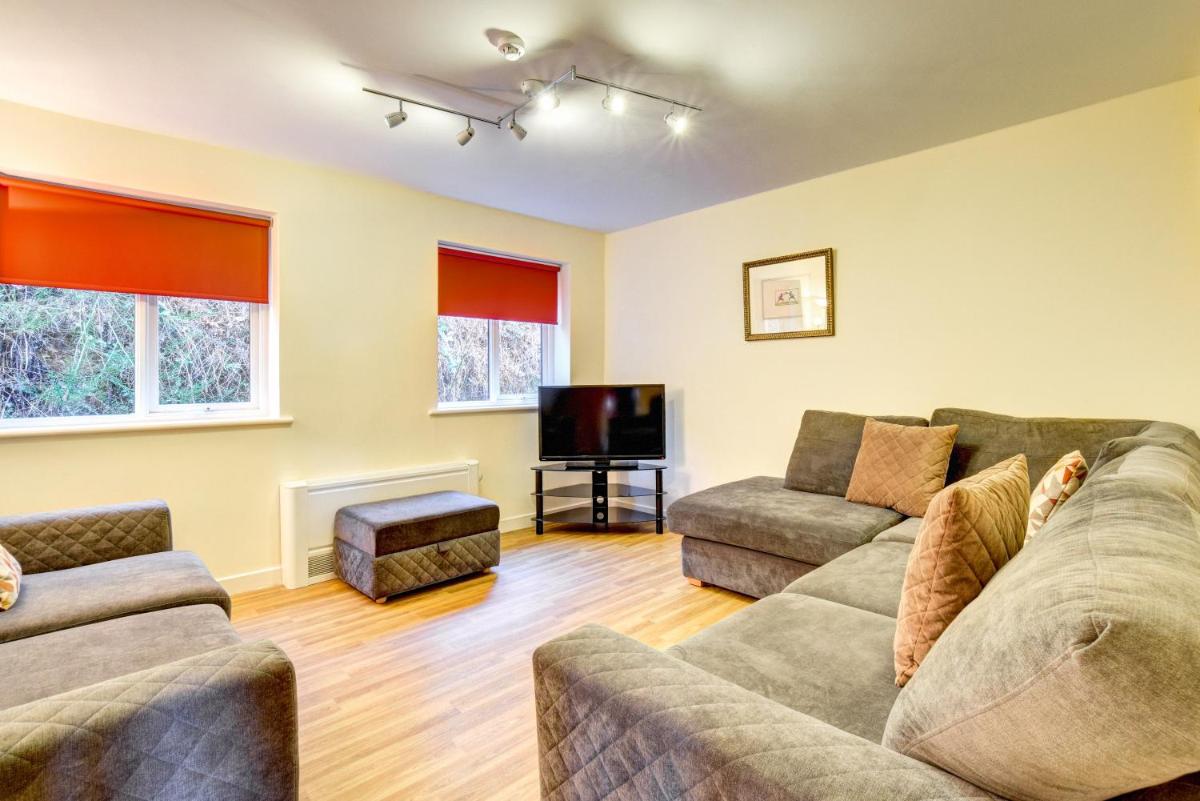 Ysgubor y Coed - Housity