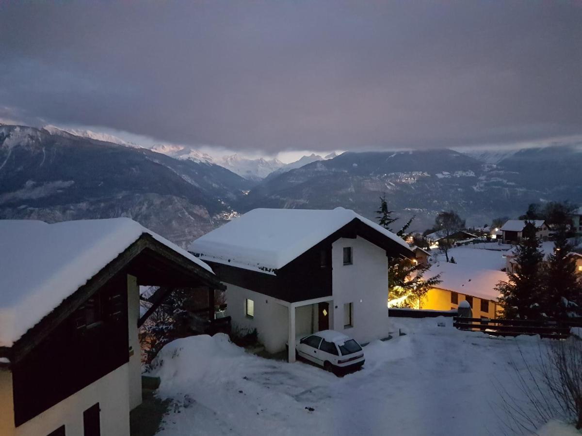 Mollens Chalet - Housity