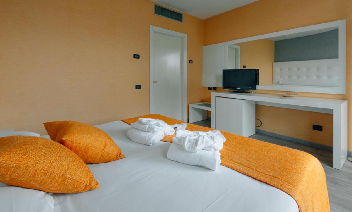 Hotel Viest - Housity