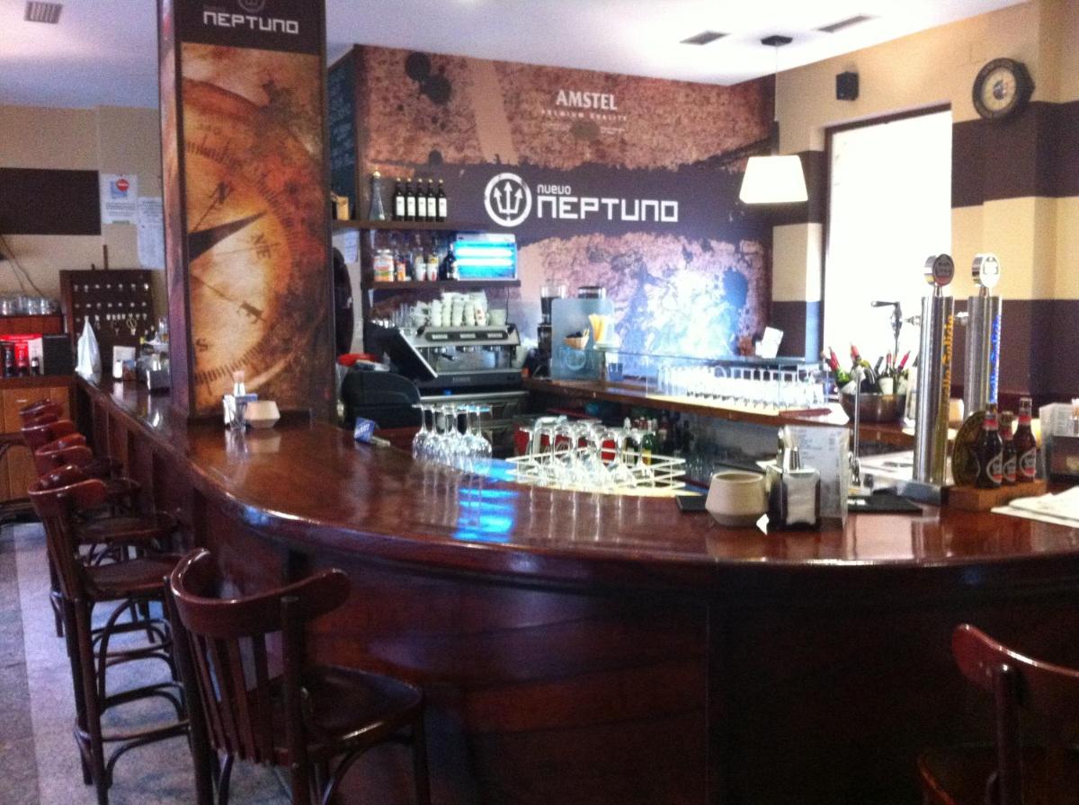 Hostal Neptuno - Housity