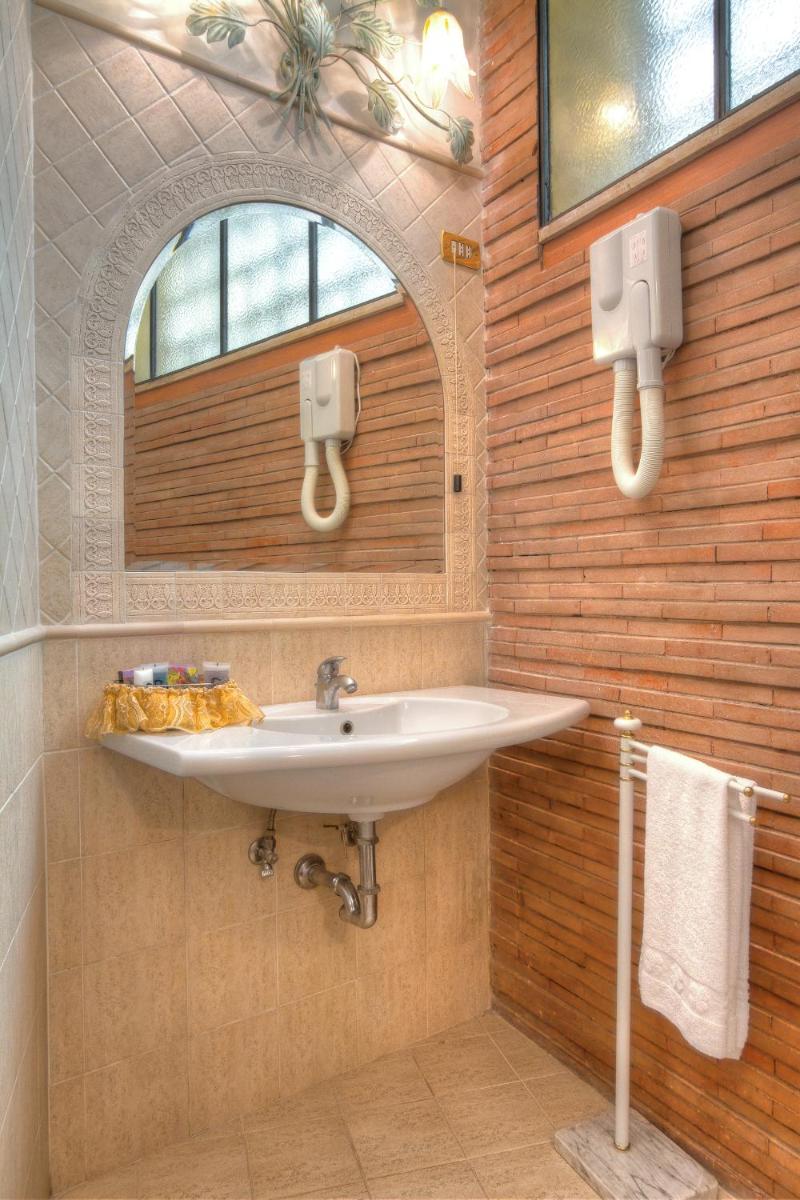 Hotel Residenza In Farnese - Housity