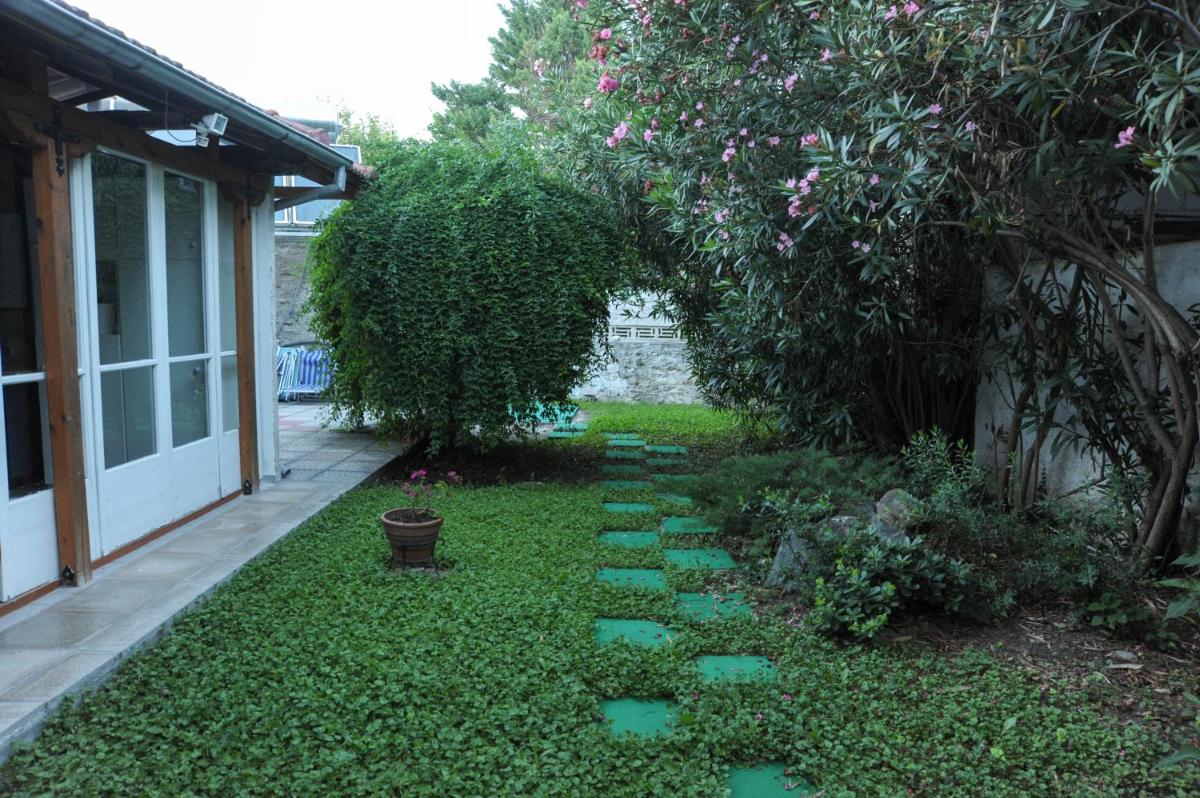 Spyrou Studios & Apartments - Housity