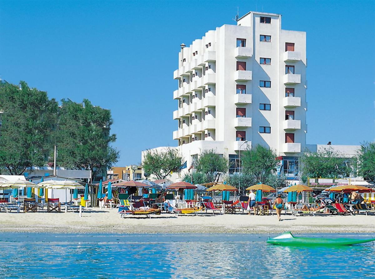 Hotel International - Housity