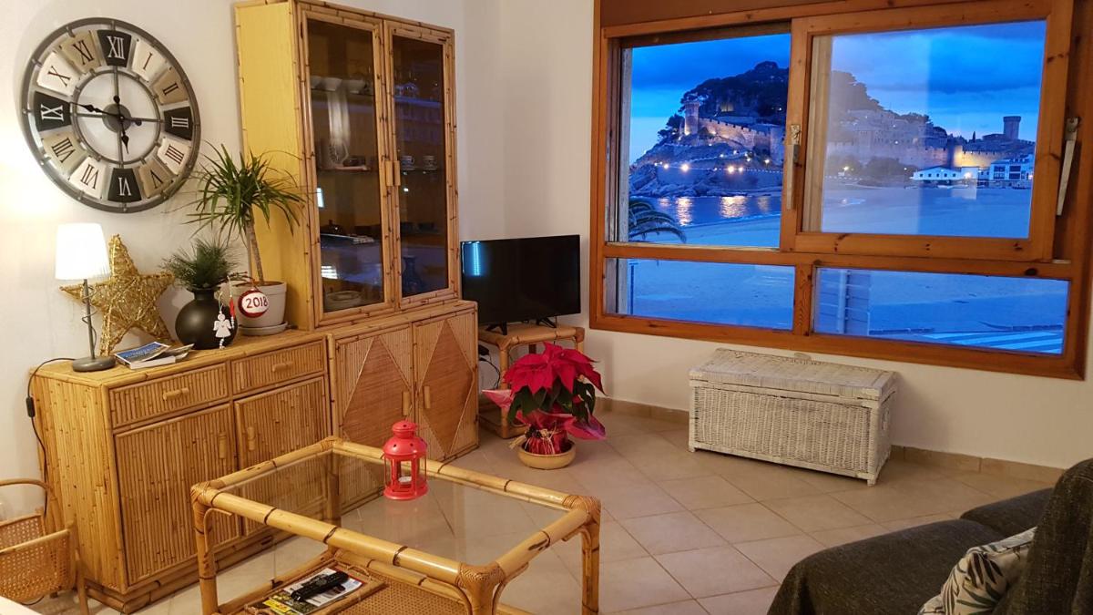 Lydia's Apartment with Castle View - Housity