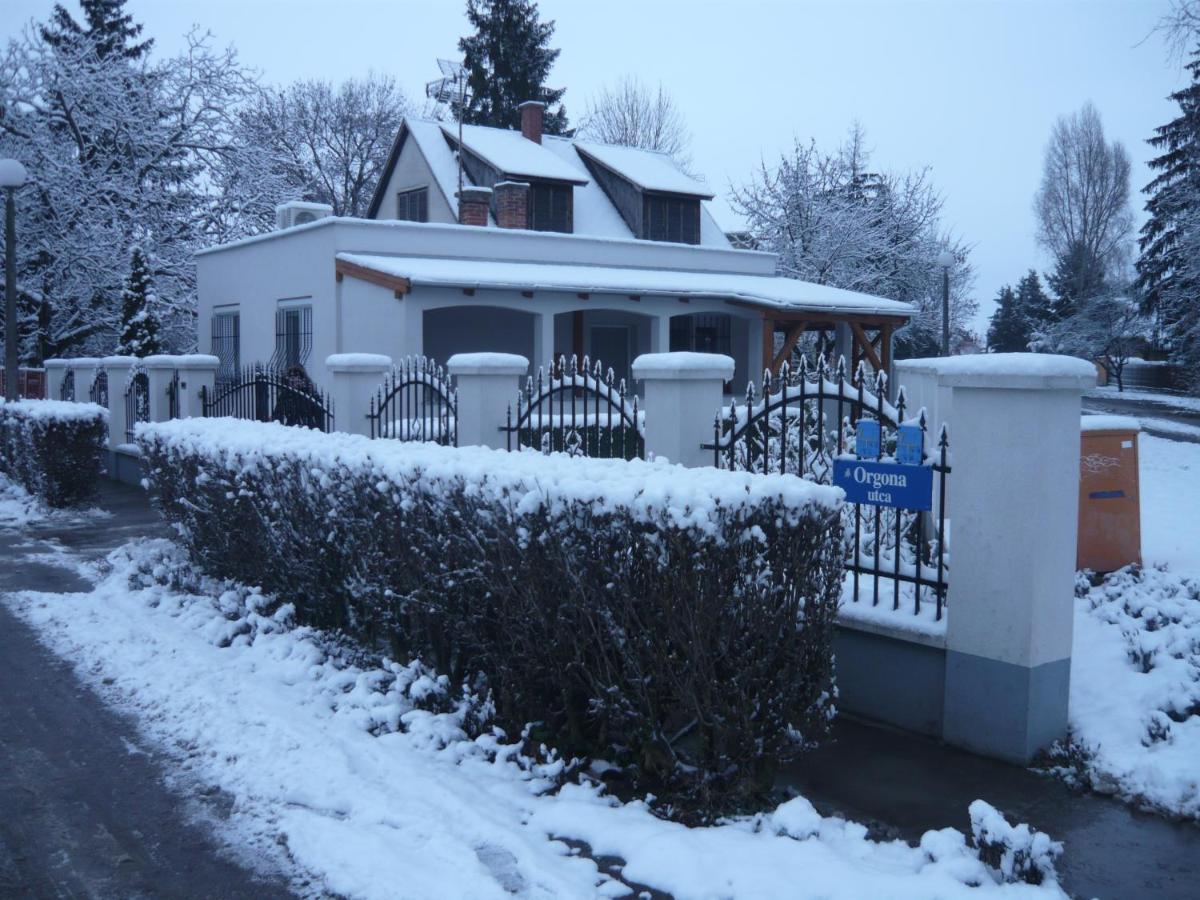 Keresztmama Háza - Housity