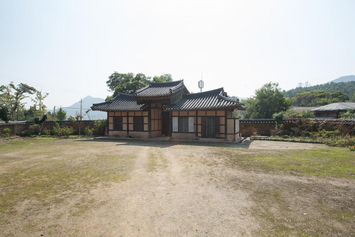 Jinrae Lee's Traditional House - Housity