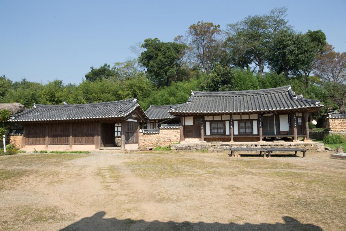 Jinrae Lee's Traditional House - Housity