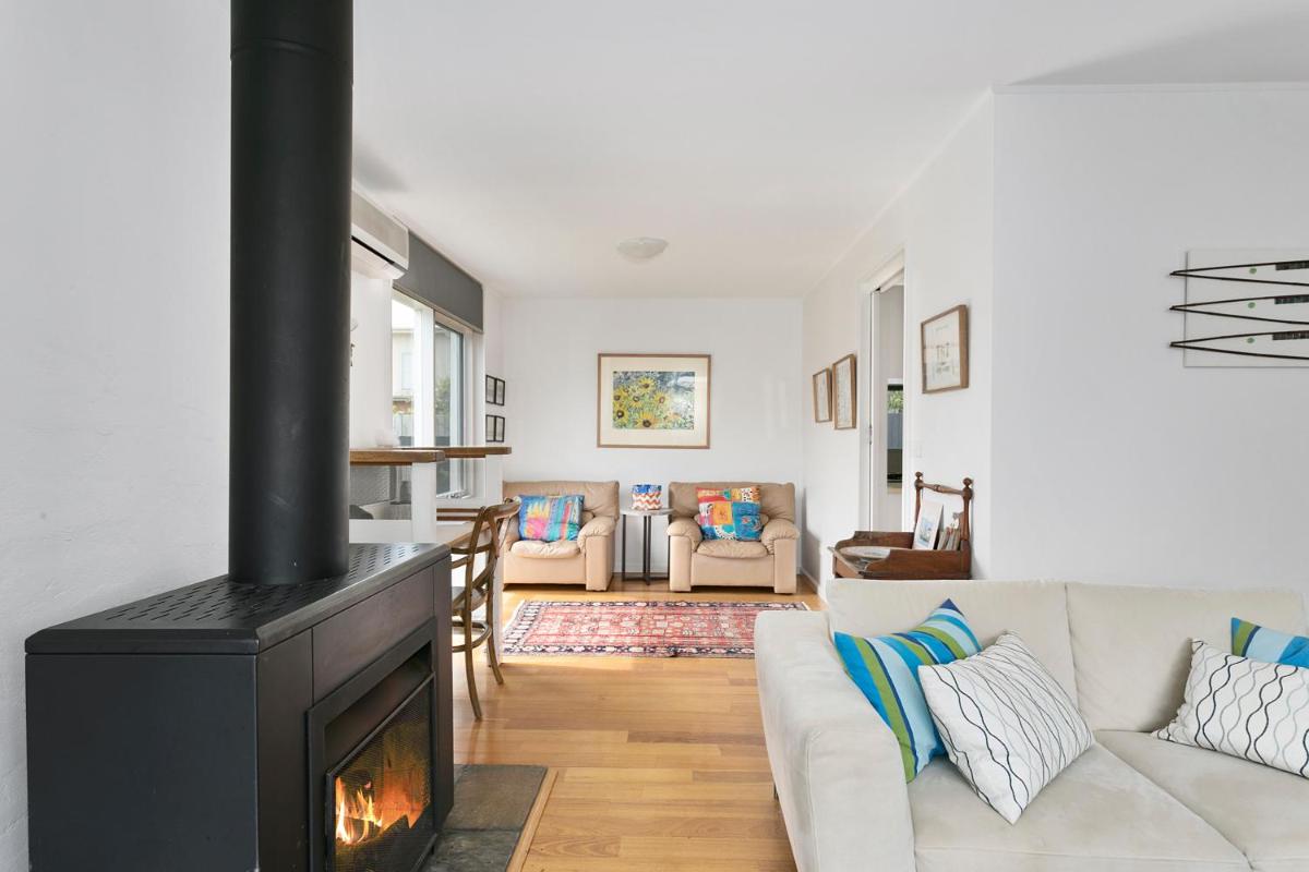 Front Beach Shack - renovated house in a quiet location - Housity
