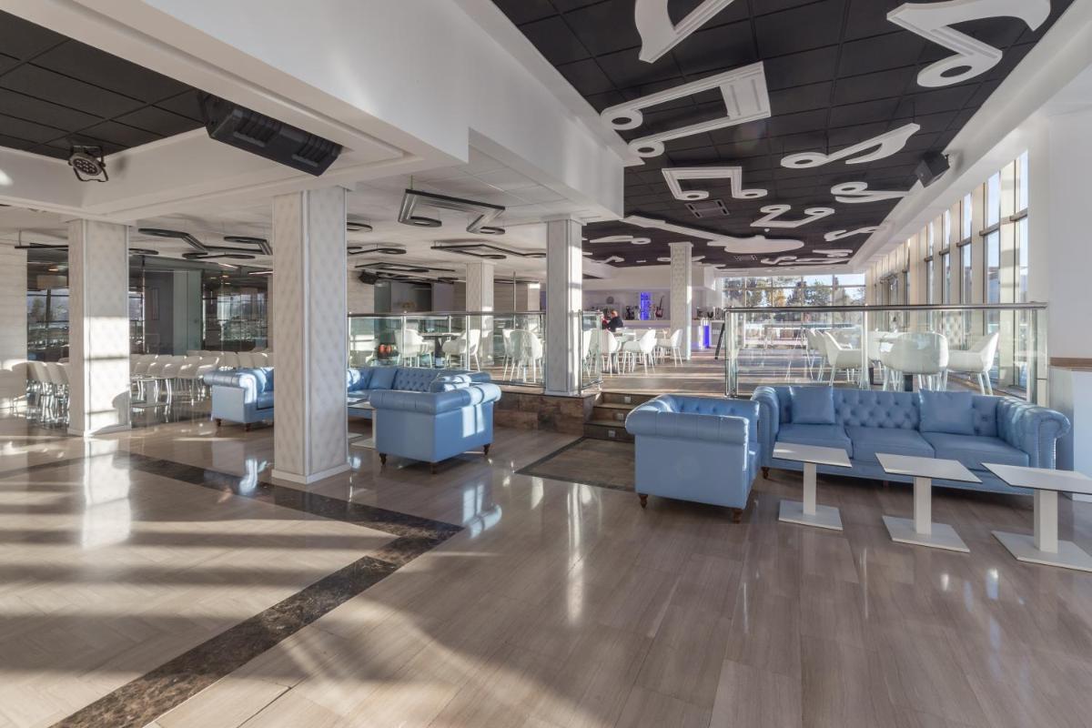 Sandos Benidorm Suites - Housity