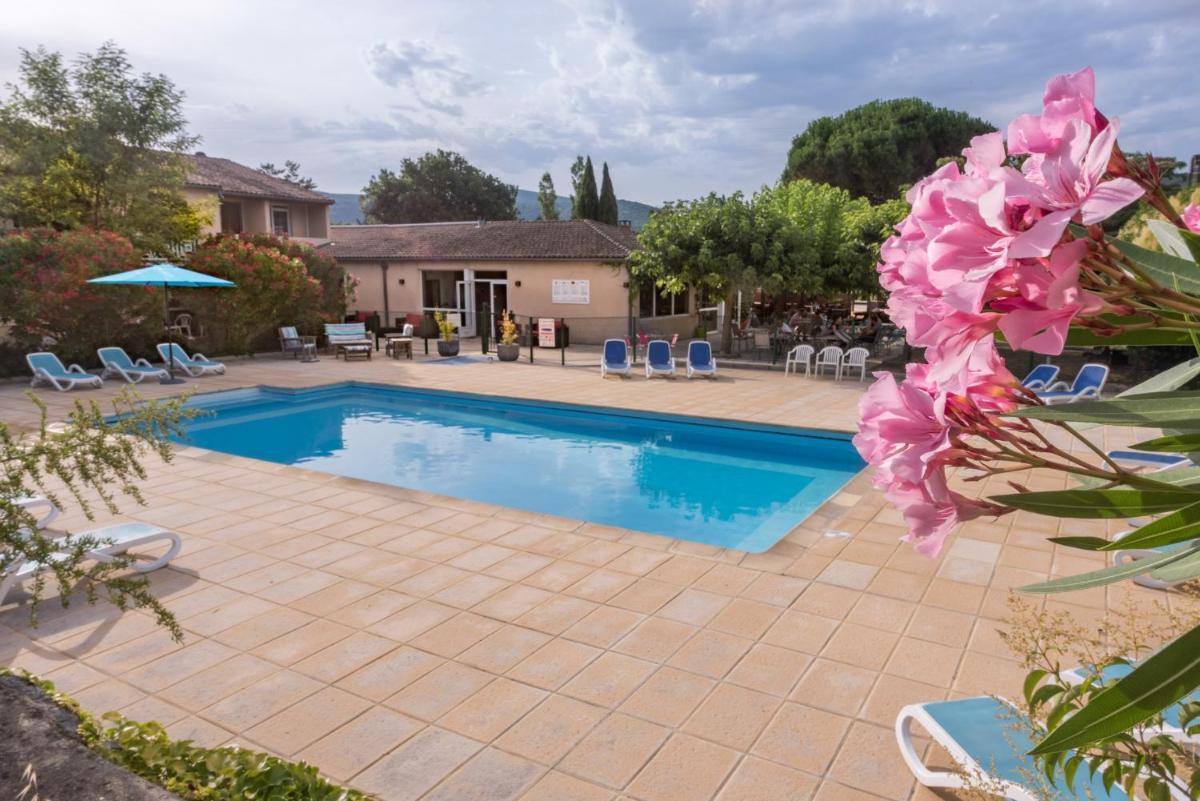 Piscine de l'établissement Le Clos des Bruyères ou située à proximité