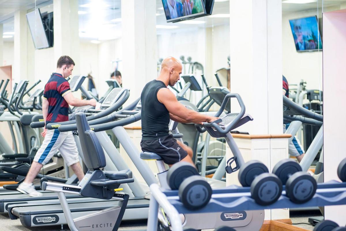 Gimnasio o instalaciones de fitness de Lindner Hotel Mallorca Portals Nous, part of JdV by Hyatt