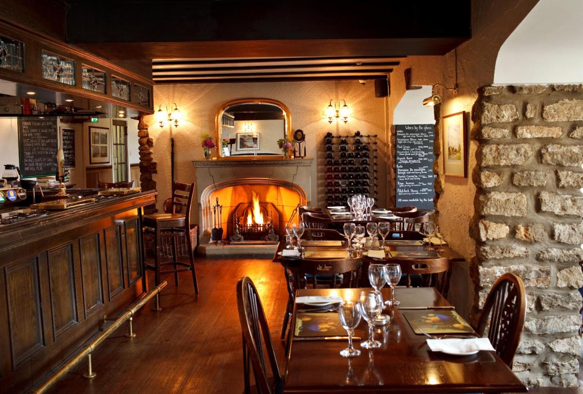 The Horseshoe Country Inn - Housity