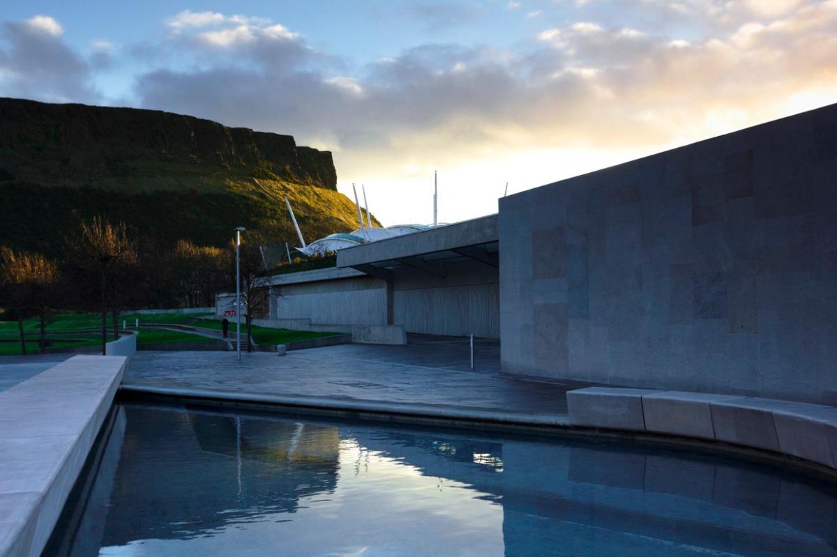 Stylish Apartment near Royal Mile - Housity