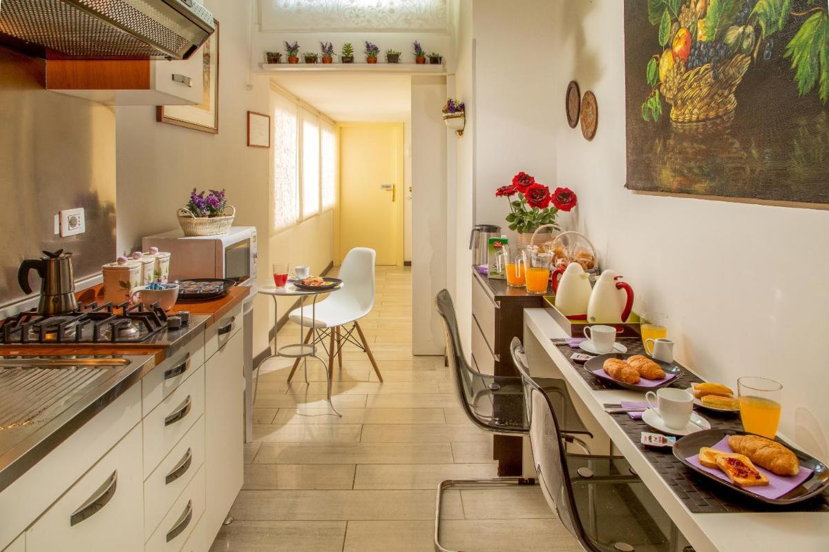 Roma Central Guest House - Housity