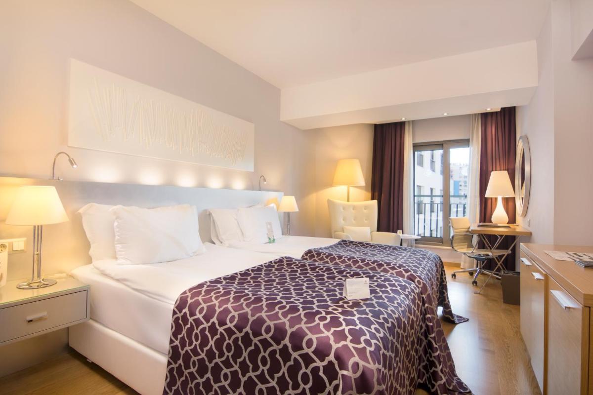 Akra V Hotel - Housity