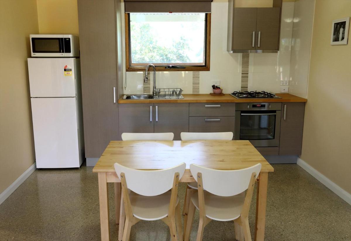 Swan Valley Sisters - Housity