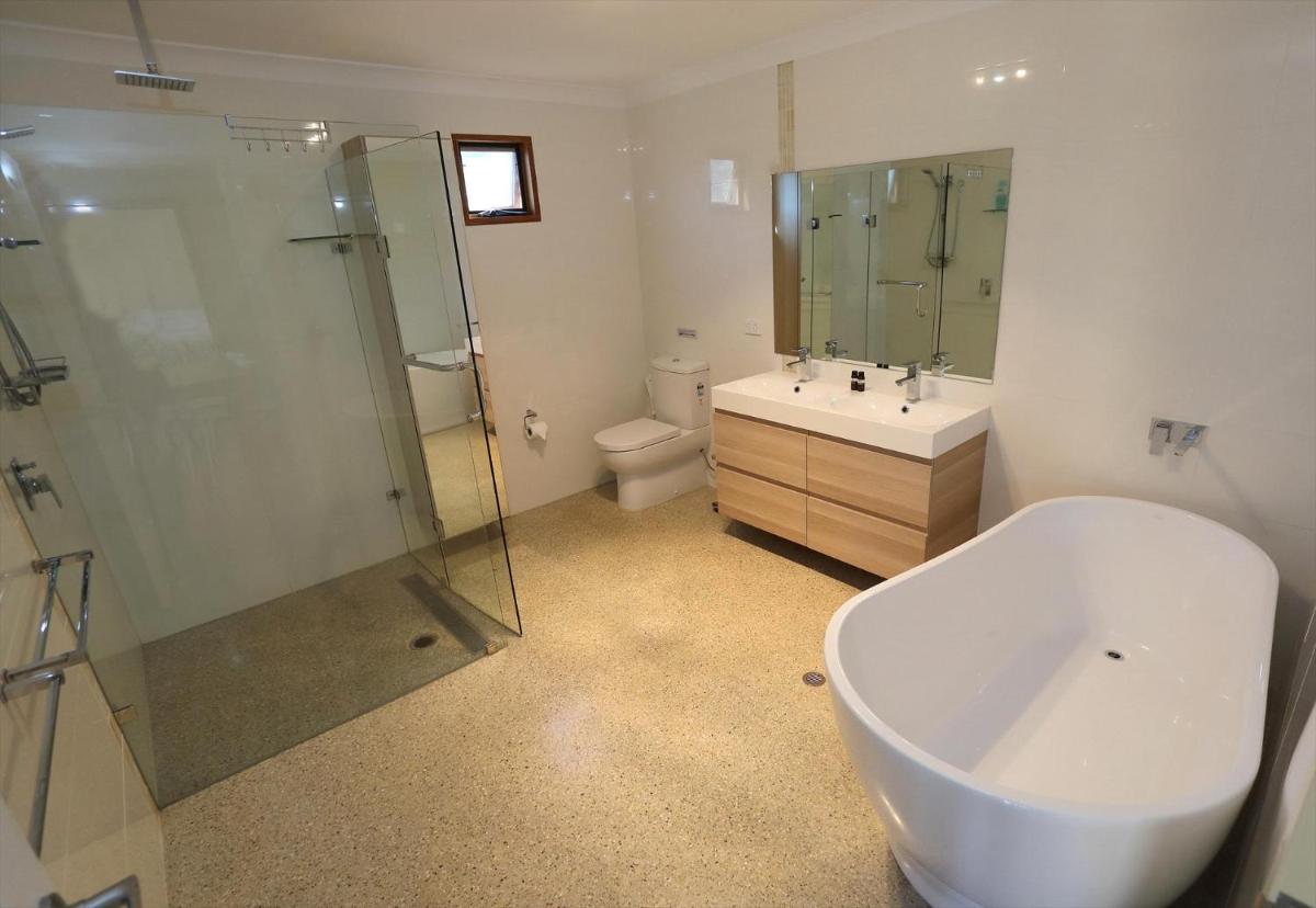 Swan Valley Sisters - Housity
