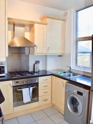 Gorgeous & Chic West Hampstead  (KR39) - Housity