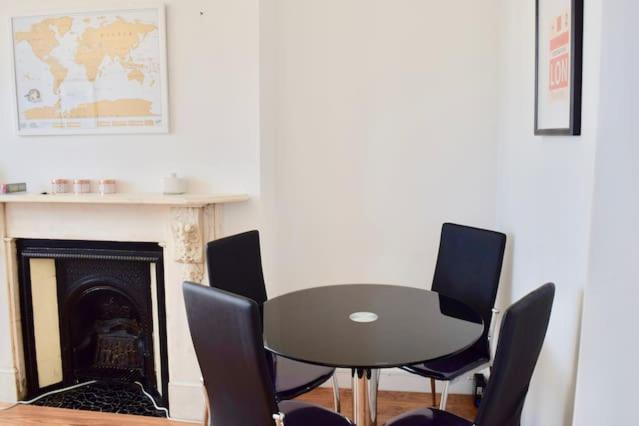 Gorgeous & Chic West Hampstead  (KR39) - Housity