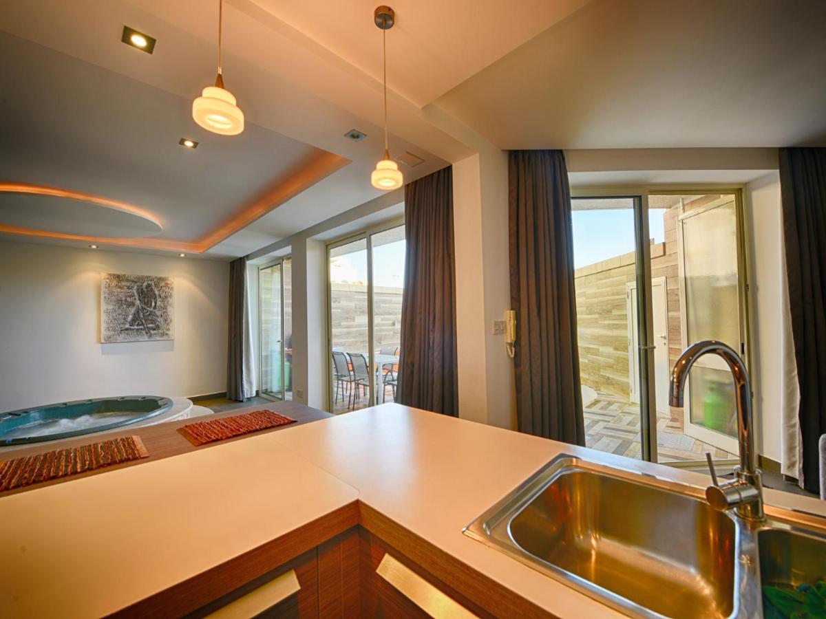 Anthony's Maisonette - Housity