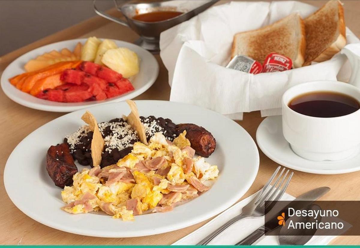 Hotel & Suites Real del Lago - Housity