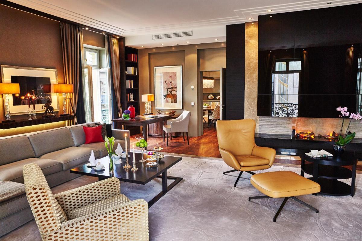 Ein Sitzbereich in der Unterkunft Steigenberger Icon Frankfurter Hof Ein Sitzbereich in der Unterkunft Steigenberger Icon Frankfurter Hof