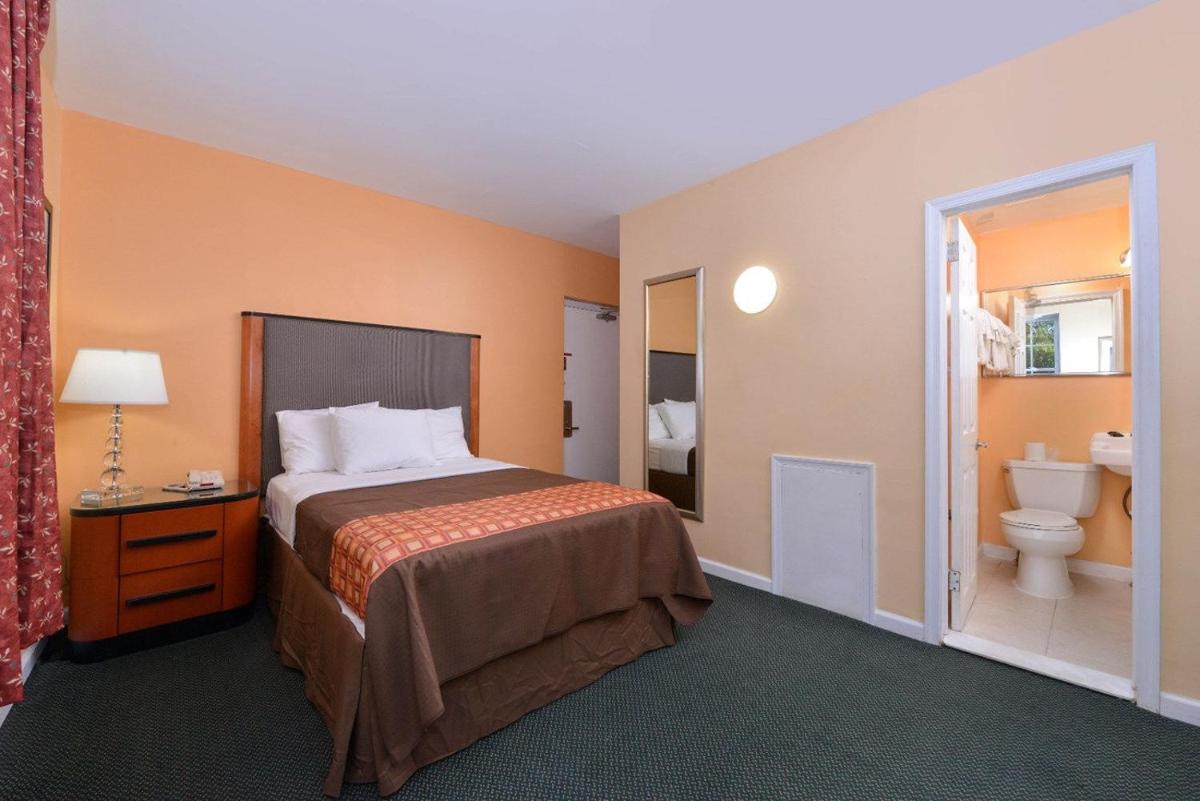 Media Inn & Suites - Housity