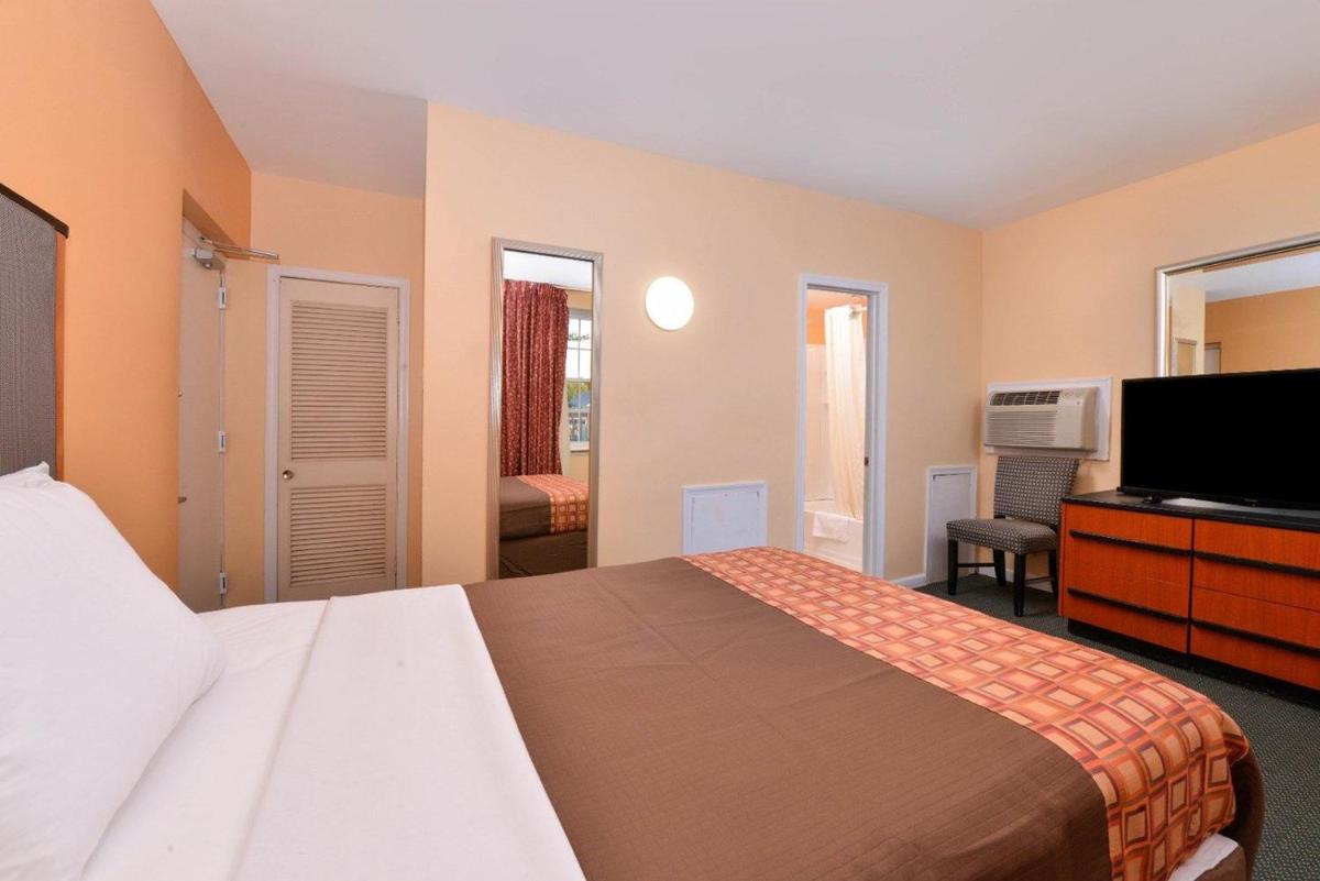 Media Inn & Suites - Housity