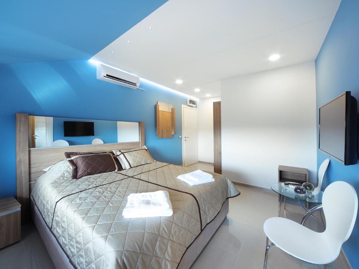 Agent Lux Apartments - Housity