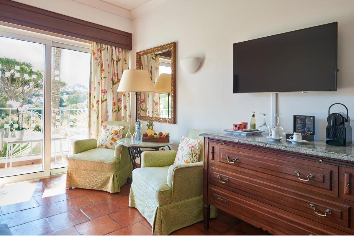 Uma televisão e/ou sistema de entretenimento em Dona Filipa Hotel