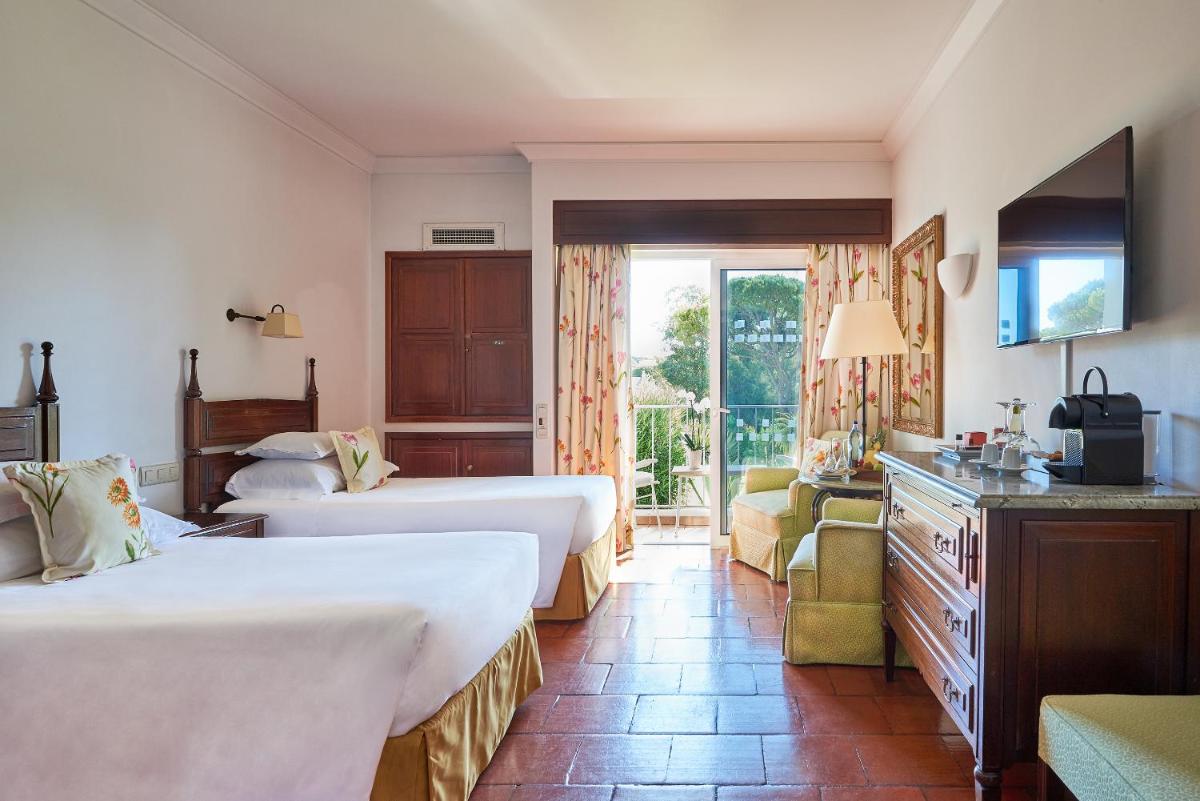 Uma cama ou camas num quarto em Dona Filipa Hotel