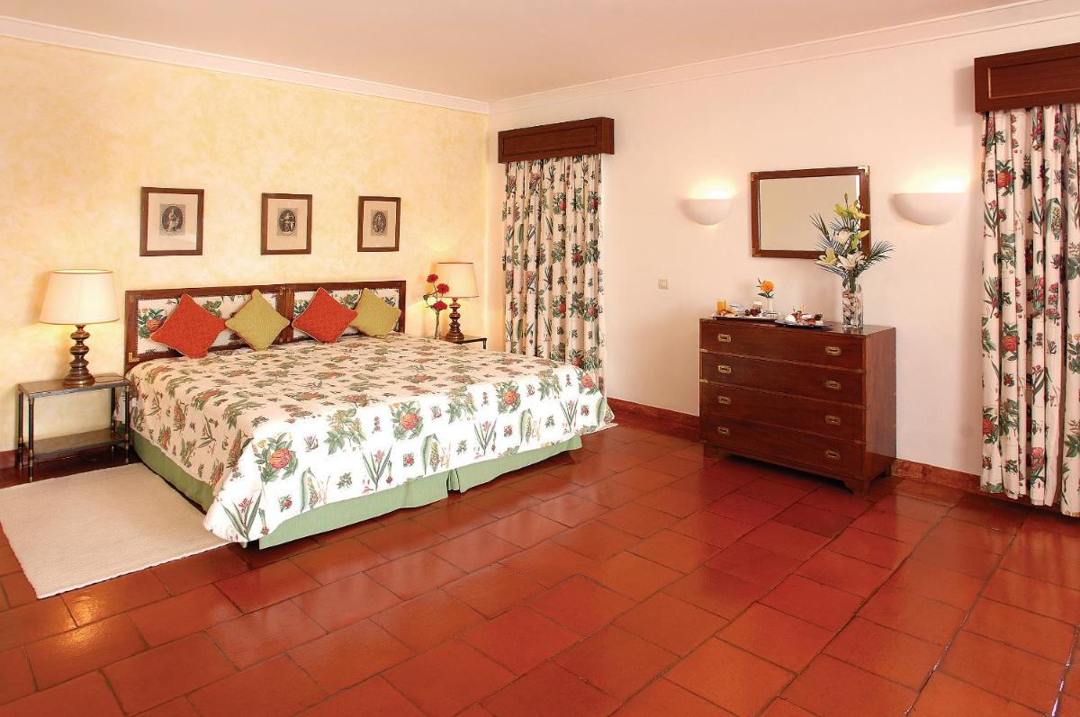 Uma cama ou camas num quarto em Dona Filipa Hotel