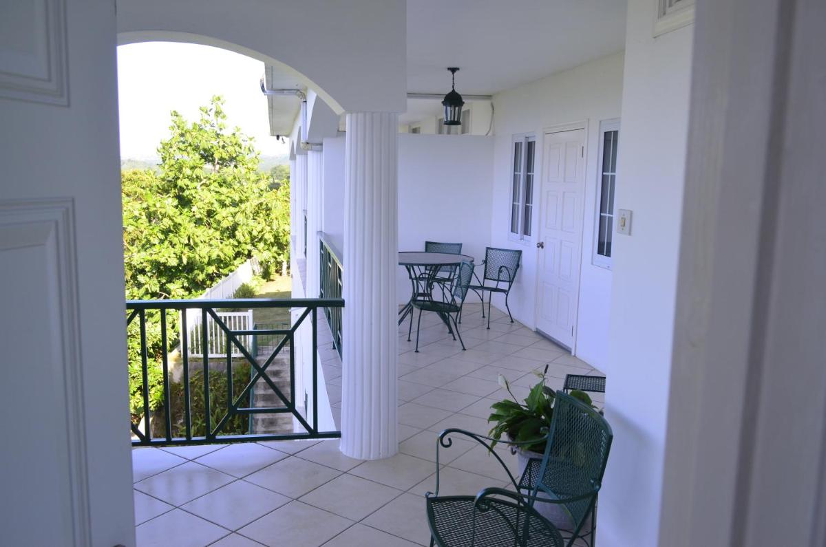 Pink Rock Inn Bed and Breakfast - Housity