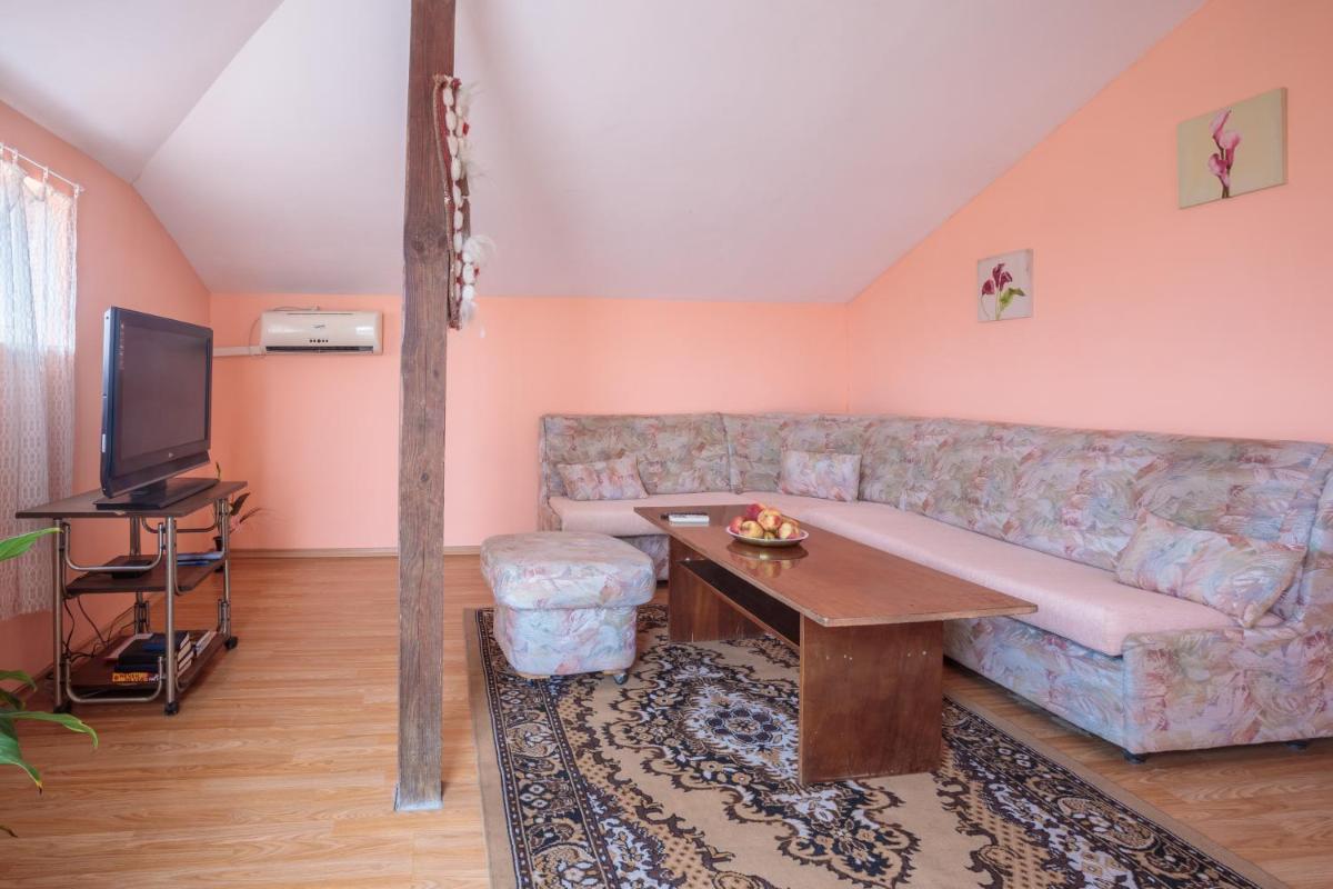 Eli Apartment - Housity