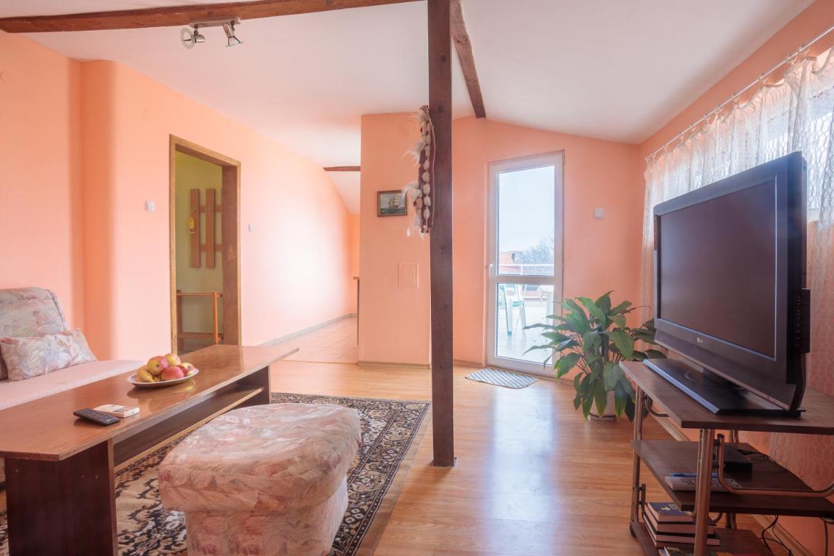 Eli Apartment - Housity