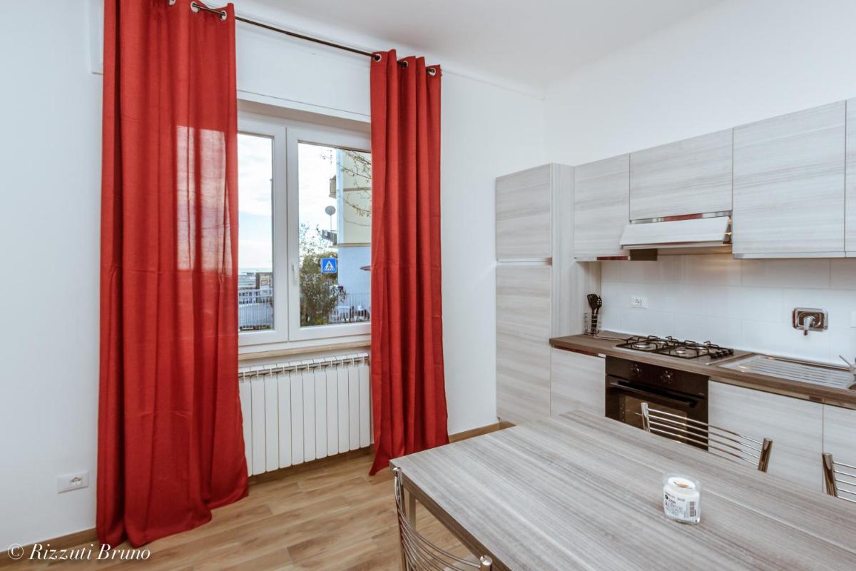 Happy House - Hizvo