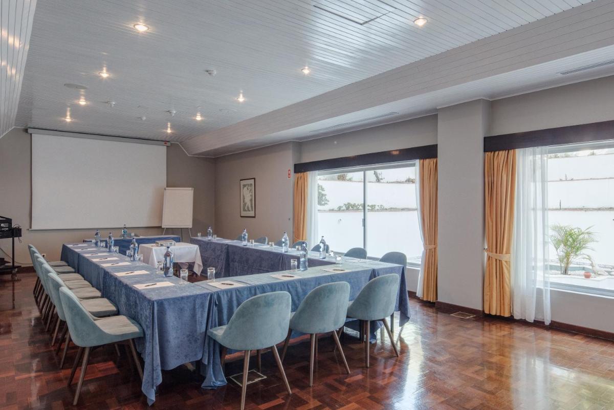 A área empresarial e/ ou a sala de conferências de Dona Filipa Hotel