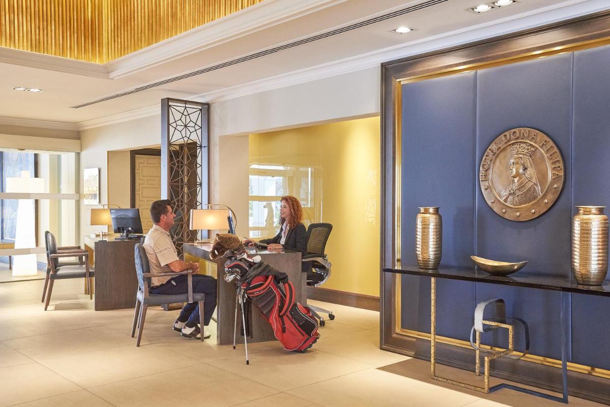 Uma área de estar em Dona Filipa Hotel