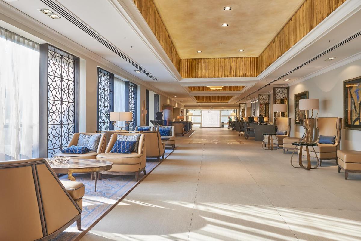 Uma área de estar em Dona Filipa Hotel